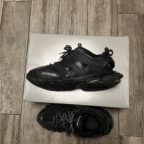Balenciaga Men's Black Sneakers - Picture 4 of 4
